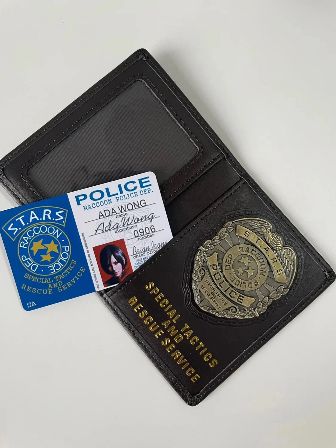 Game Leon Scott Kennedy Metal badge wallet RE4 Ada wong Chris Redfield Rebecca  Customized game wallet Cosplay accessories Good Vibrations