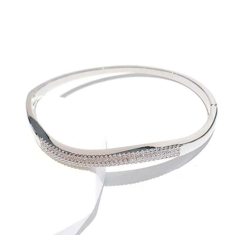 New Exquisite All-match Simple Bracelet Sweet Fashion Temperament Bracelet Women's Banquet Bracelet Good Vibrations