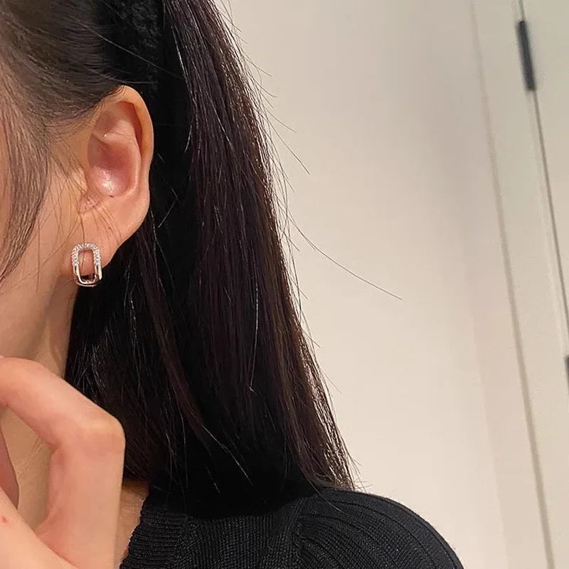 2026 New European and American Simple Geometric Ear Buckle Women's Fashion Personality Compact Half Circle Zircon Jewelry Good Vibrations