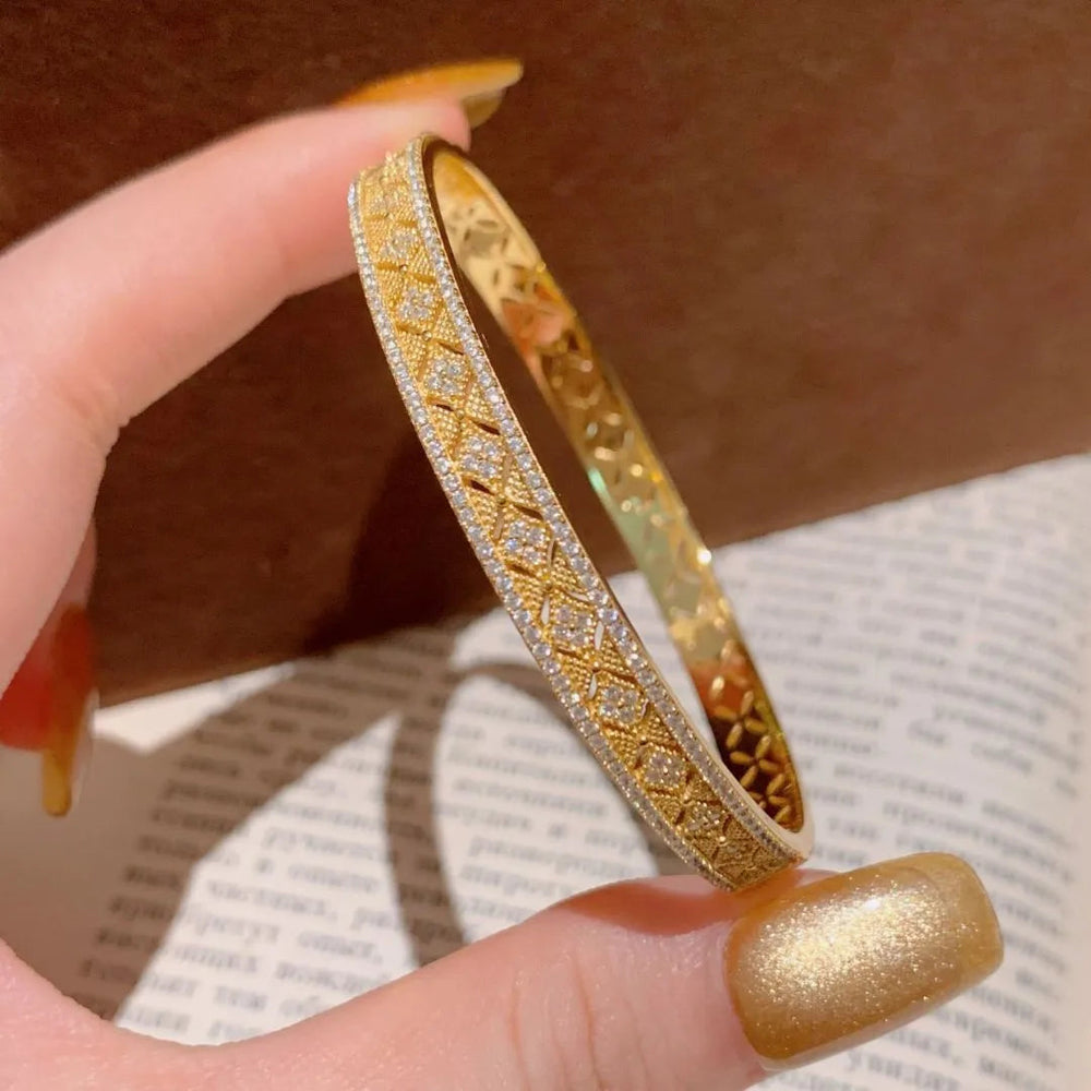 Charm dignified bracelet for women diamond inlay hollow out antique gold craftsmanship light luxury exquisite bangles jewelry Good Vibrations