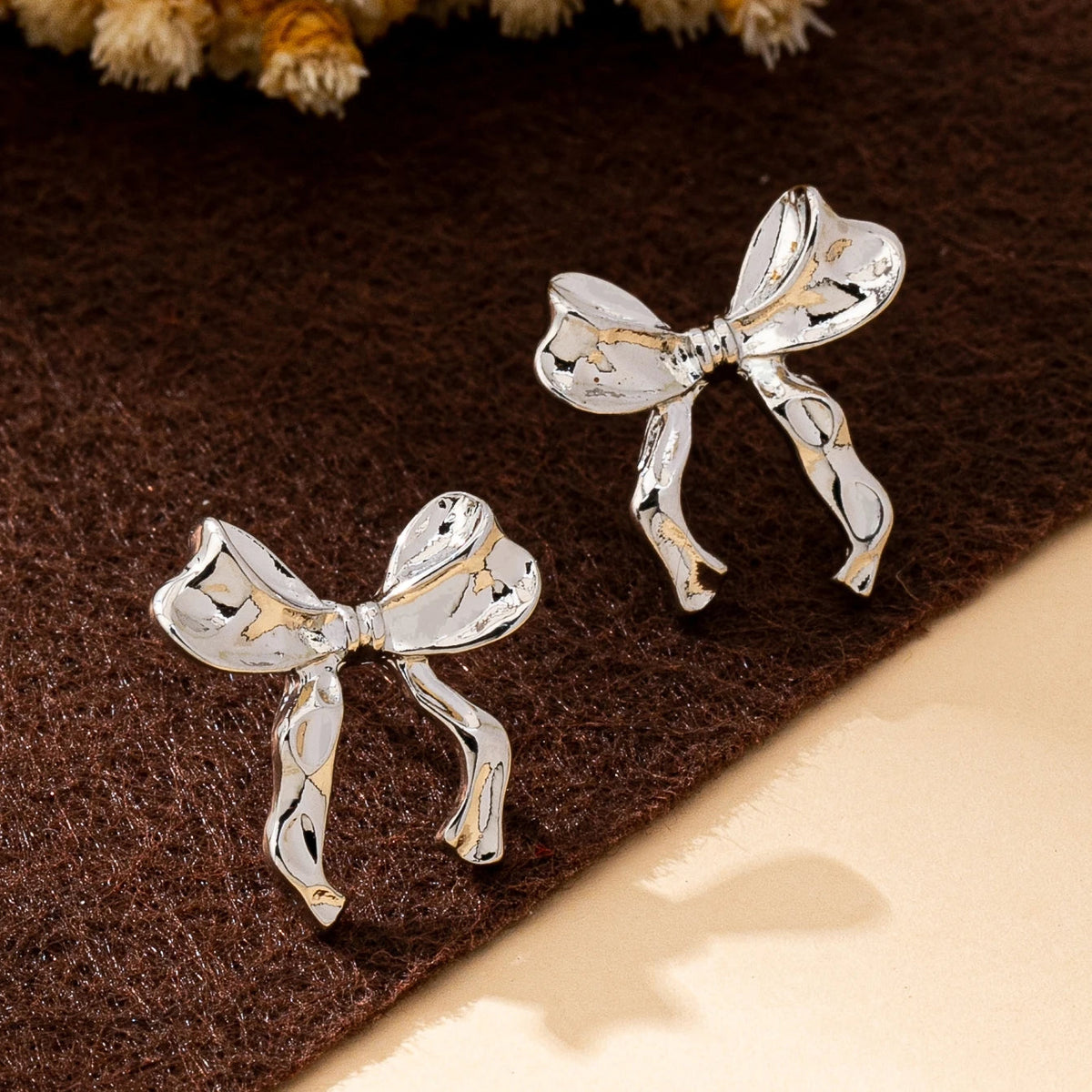 A Pair of Women's Earrings, Simple Bowknot Design, Fashionable and Sweet, Suitable for Daily Wear and Vacation Wear Good Vibrations