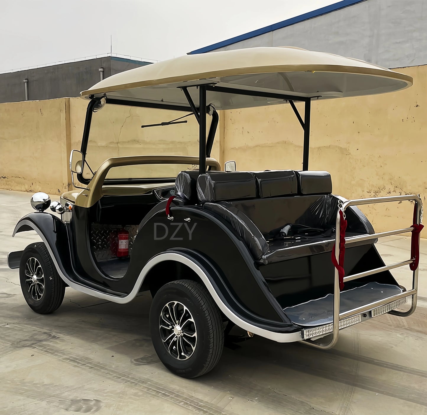 2025  New Design Outdoor Vintage Car Hot 6 Seat Electric 4 Wheel Classic Car Vacation Villages Factory Cheap Price 3+3 Club Car Good Vibrations
