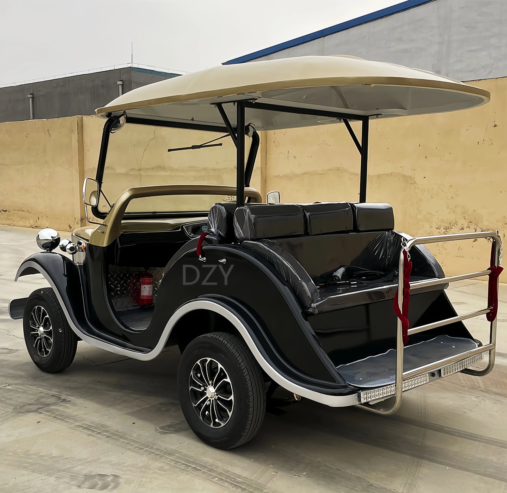2025  New Design Outdoor Vintage Car Hot 6 Seat Electric 4 Wheel Classic Car Vacation Villages Factory Cheap Price 3+3 Club Car Good Vibrations