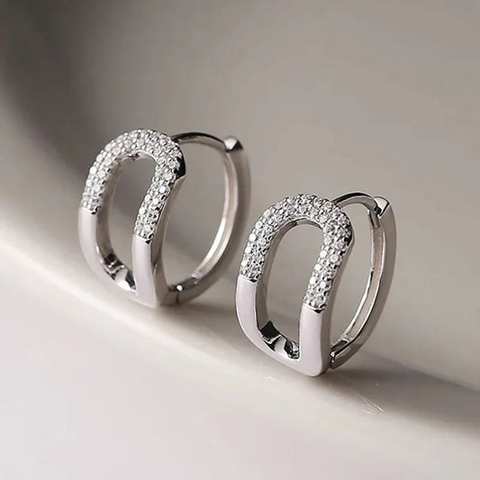 2026 New European and American Simple Geometric Ear Buckle Women's Fashion Personality Compact Half Circle Zircon Jewelry Good Vibrations
