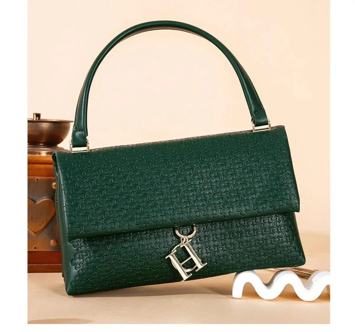 Exquisite and Detachable Chain Style Light LuxuryWomen's Shoulder Bag Fashionable and Simple Large Capacity Women's Shoulder Bag Good Vibrations