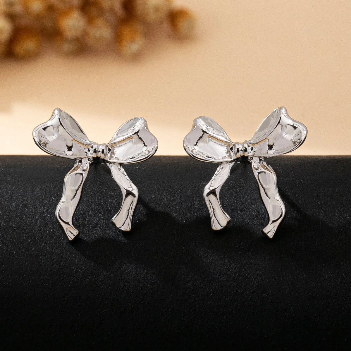 A Pair of Women's Earrings, Simple Bowknot Design, Fashionable and Sweet, Suitable for Daily Wear and Vacation Wear Good Vibrations