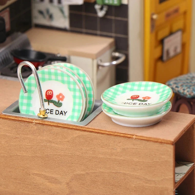 Dollhouse Simulation Plates Set of 5, 1/12 Scale Kitchen Accessories for Pretend Play Good Vibrations
