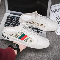Sandals Man Casual Flat 2025 Fashion Slippers for Men Comfortable Cheap Korean Style Elegant Trend Shoes Original Style Rubber Good Vibrations