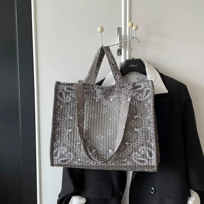Women Paisley Print Quilted Tote Bag Large Capacity Casual Shoulder Handbag Vintage Bandana Pattern Commuter Shopping Bag Good Vibrations