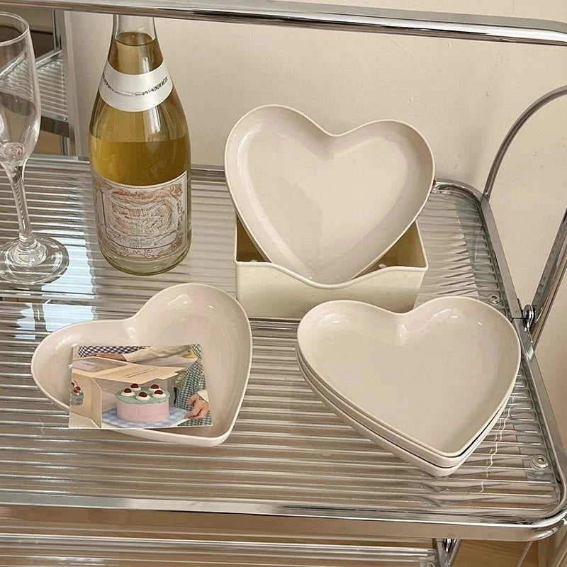 Minimally Designed Ins Heart-shaped Plates Cake Snacks Heart-shaped Plates Plastic Modern Bone Spitting Fruit Small Plates Good Vibrations
