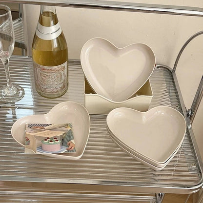 Minimally Designed Ins Heart-shaped Plates Cake Snacks Heart-shaped Plates Plastic Modern Bone Spitting Fruit Small Plates Good Vibrations