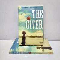 The Giver Lois Lowry Newbery Award Science Fiction English Version Novel Story Book Tale Good Vibrations