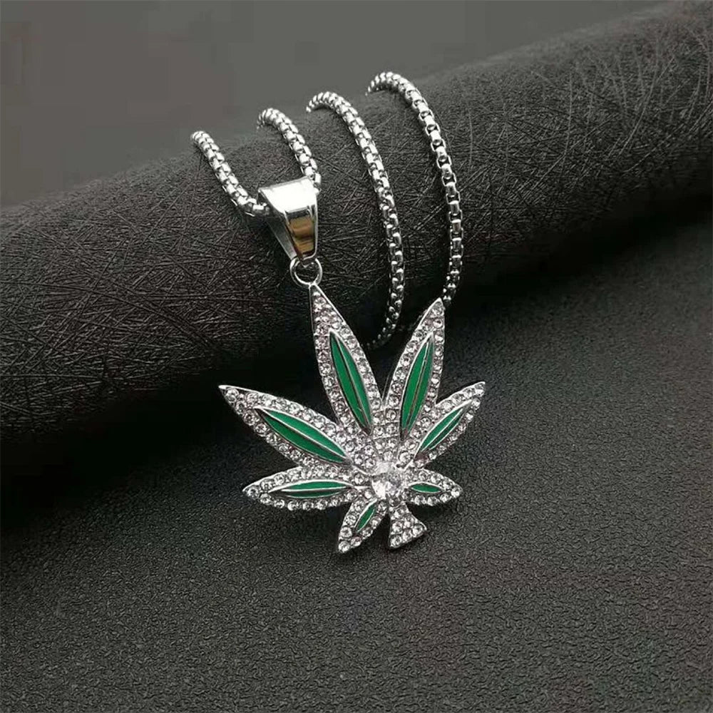 Personalized Punk Hip-hop Jewelry Necklace With Oil Inlaid Diamond Alloy Maple Leaf Pendant And Accessory Material Good Vibrations