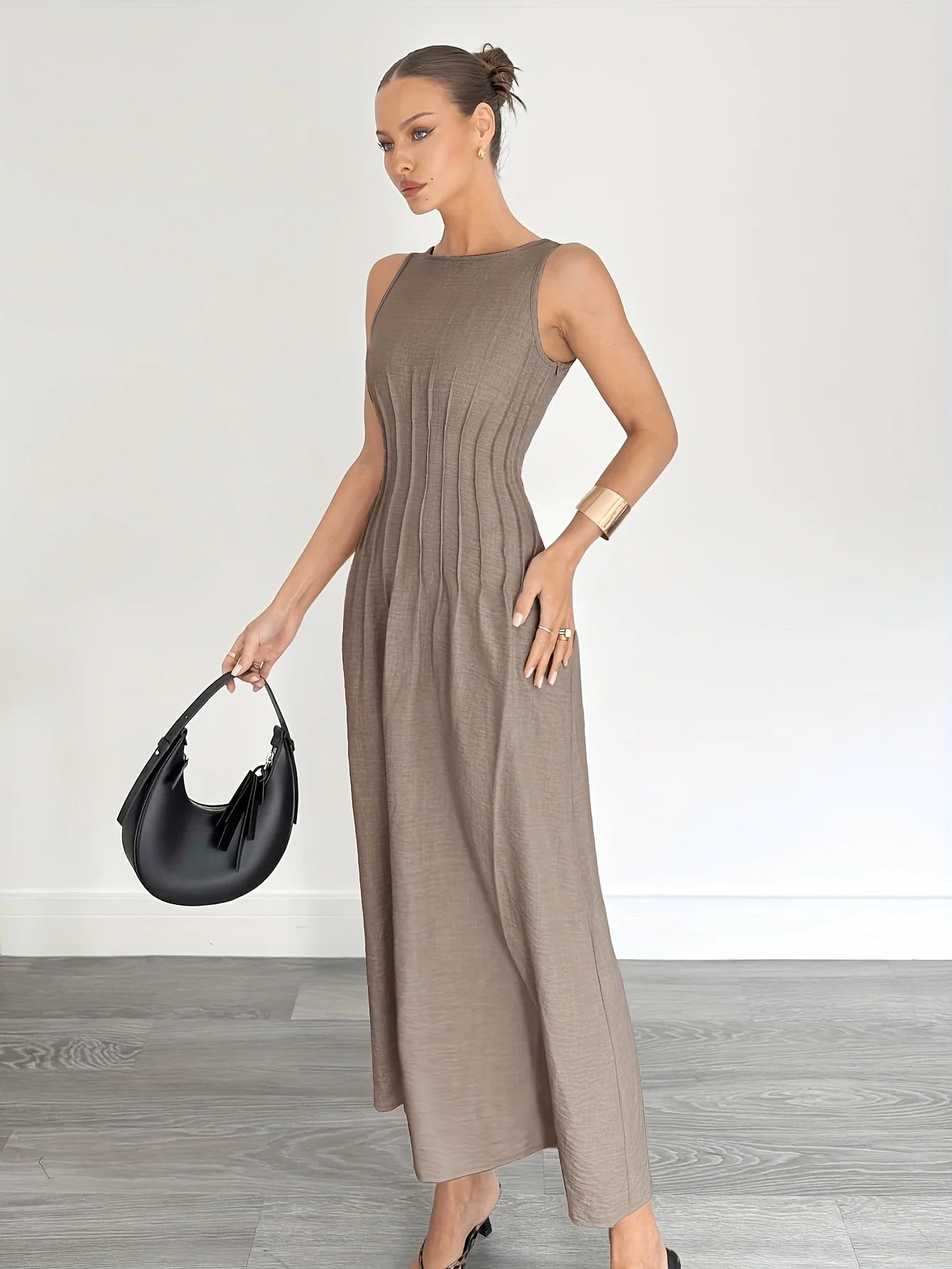 Elegant Women's Office Outfit: Sleeveless Waist-Cinched Long Dress for Sophisticated Money-Style Fashion Good Vibrations