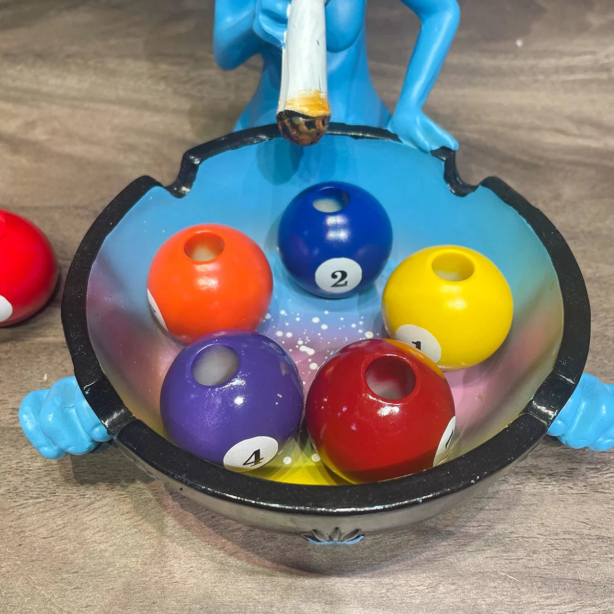 Unique Black Eight Resin Ashtray Perfect For Snooker Billiard Rooms Home Bars Parties Ideal Gift & Creative Birthday Presents Good Vibrations Adult Super Store