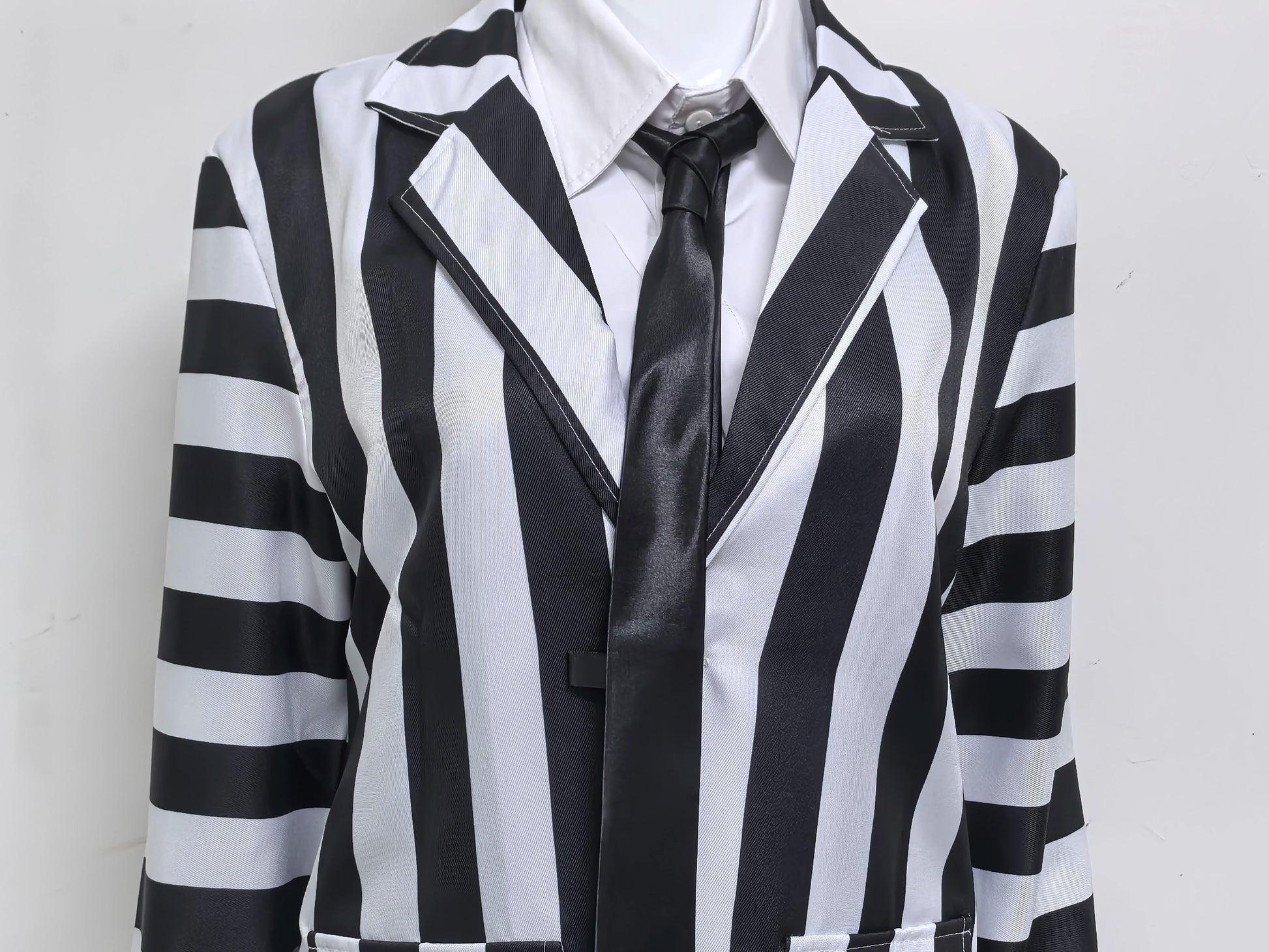 Men's Adult Halloween Costume Black and White Striped Suit Shirt and Tie Scary Costumes Spooky Beetla Halloween Cosplay Outfits Good Vibrations