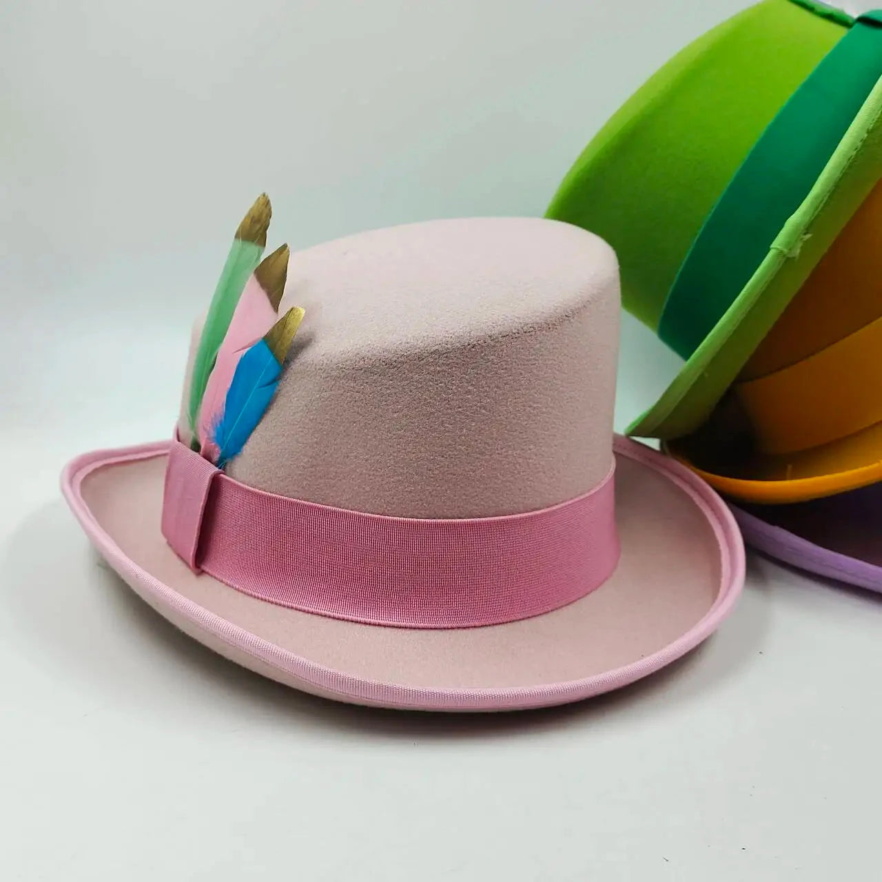 New High Quality Man Fedora Unisex Gentleman Cosplay Derby Bowler Hat British Shape Hat Autumn Magic Hat Feather Accessories Good Vibrations