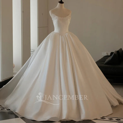 Ivory Boho Lace Wedding Dresses Ball Gown Sleeveless Appliques Sexy Strapless Bridal Gowns Puff Satin Wedding Gowns Customized