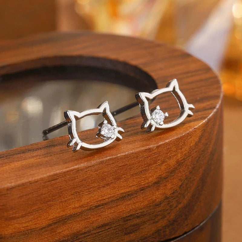 Uini Tail hot selling new 925 sterling silver fashionable cute hollow cat earrings simple temperament sweet girl accessories Good Vibrations