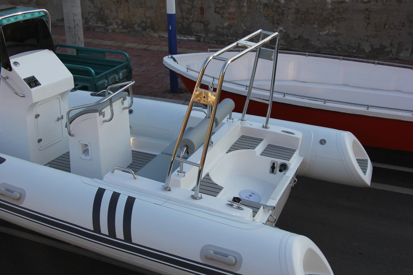 19ft Luxury Fiberglass Inflatable Rib Boat 5.8m Yacht For Ocean Waters For Waterplay Good Vibrations