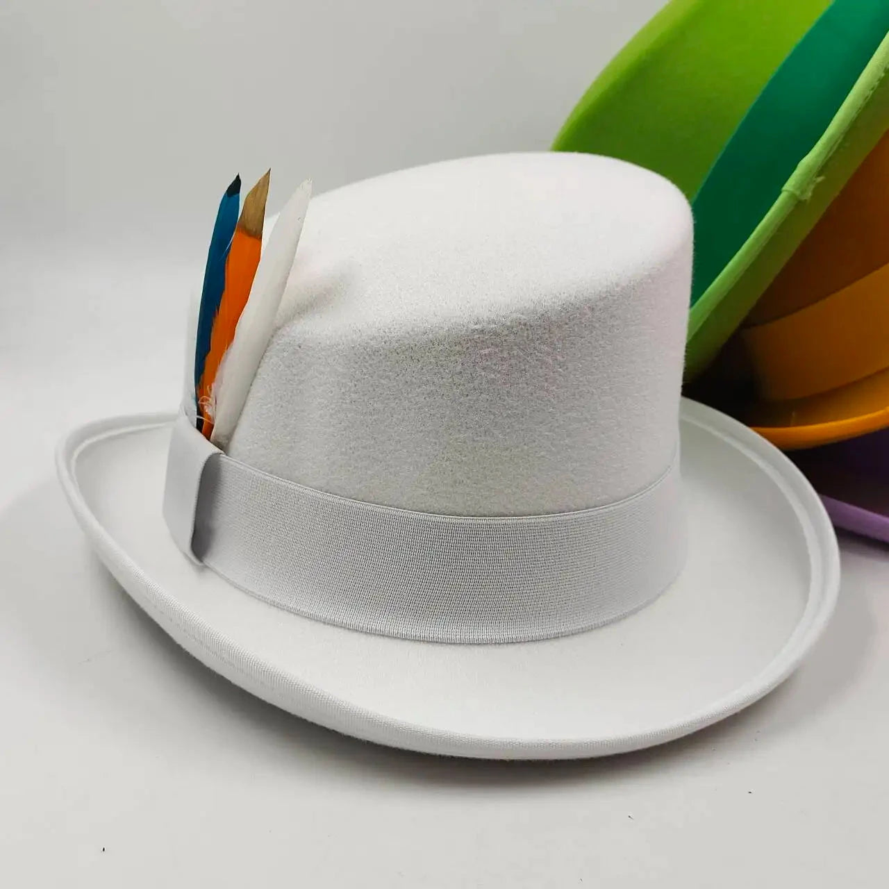 New High Quality Man Fedora Unisex Gentleman Cosplay Derby Bowler Hat British Shape Hat Autumn Magic Hat Feather Accessories Good Vibrations