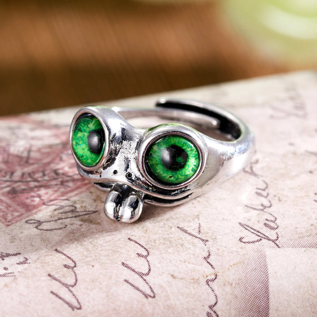 Funny Tongue Out Frog Animal Rings For Men Women Vintage Green Blue Eyes Silver Plated Opening Ring Goth Fashion Party Jewelry Good Vibrations