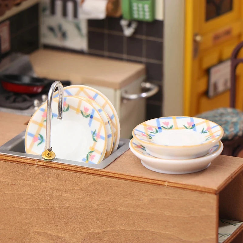 Dollhouse Simulation Plates Set of 5, 1/12 Scale Kitchen Accessories for Pretend Play Good Vibrations