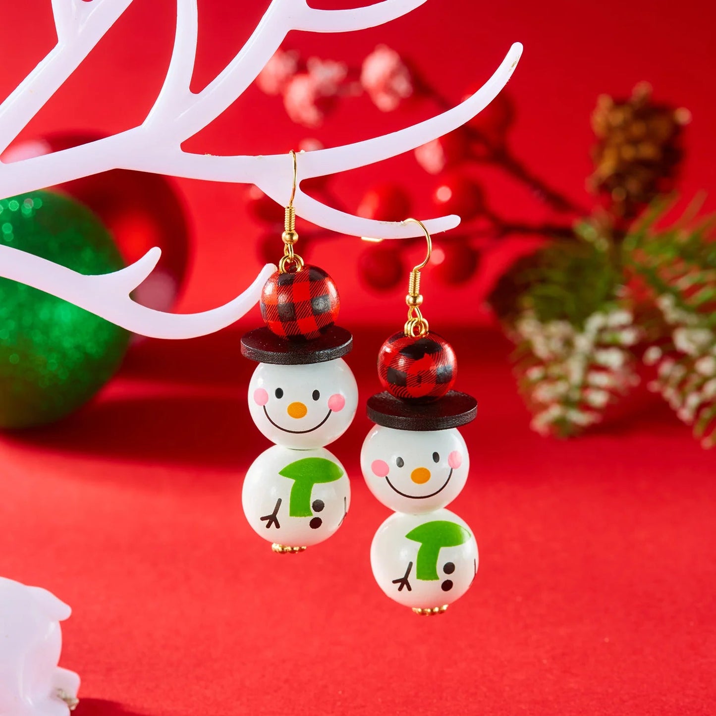 Cartoon Wooden Snowman Dangle Earrings For Women Wear A Hat Cute Santa Claus Wood Beads Earring Christmas Party New Year Gifts Good Vibrations