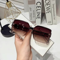 Luxury stylist sunglasses for women, new retro square fashion, cool degraded ladies, sunglasses for GAFAS 2025 girls Good Vibrations