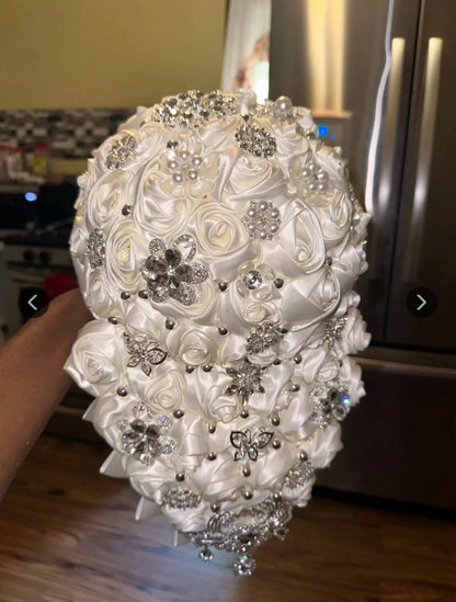 High quality Crystal Bride Waterfall Bouquet Bridesmaids Accessories Handmade Satin Rose Elegant Wedding Flowers Bridal Bouquet Good Vibrations