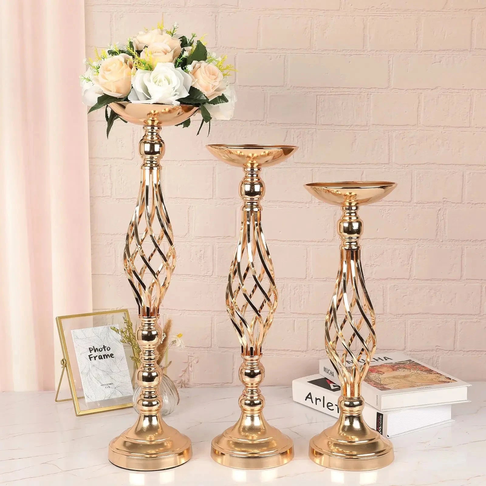 Table Candle Holder Decoration: Golden Iron Art Vase, Twisted Road Candlestick for Wedding Flowers, Wedding Props Good Vibrations