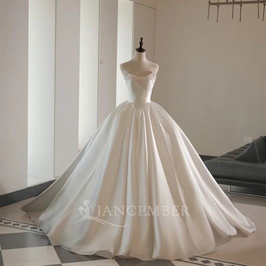 Ivory Boho Lace Wedding Dresses Ball Gown Sleeveless Appliques Sexy Strapless Bridal Gowns Puff Satin Wedding Gowns Customized