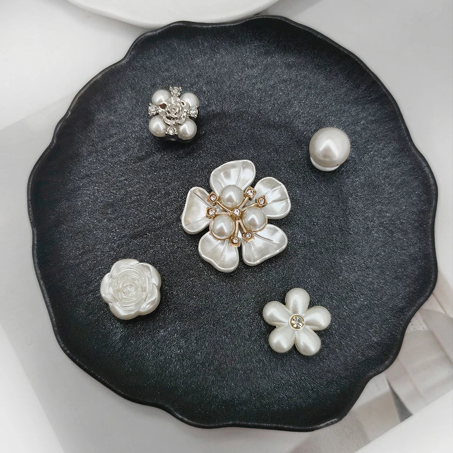 12pcs Luxury ABS Pearl Rose Flower Chain Charms for Crocs Decoration Suitable for Clogs Bogg Beach Bags Party Gift Idea Good Vibrations