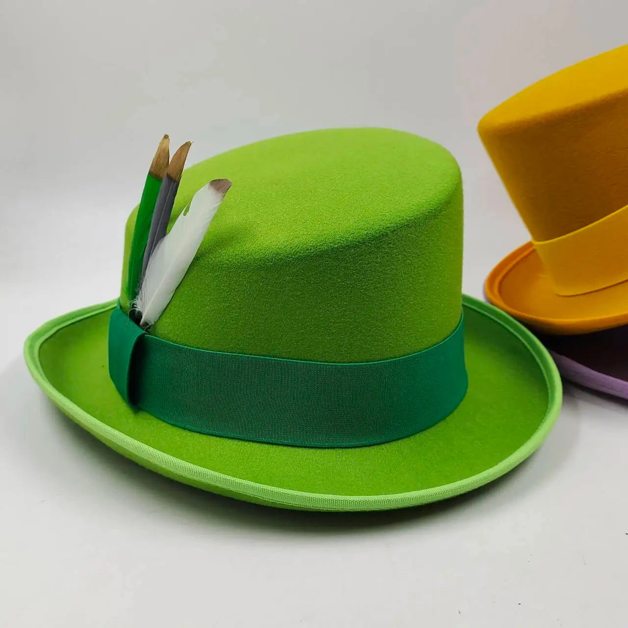 New High Quality Man Fedora Unisex Gentleman Cosplay Derby Bowler Hat British Shape Hat Autumn Magic Hat Feather Accessories Good Vibrations