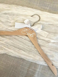 Wooden Bride  Hanger Faux Pearl Elegant Wedding Decor Ideal Gift Clothes Hanger With Ribbon For Wedding Dresses Suits Wedding Good Vibrations