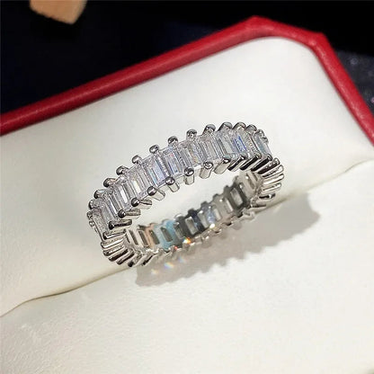 New Fashion Contracted Design Women's Ring with Brilliant White Cubic Zirconia Wedding Party Daily Wearable Statement Jewelry Good Vibrations