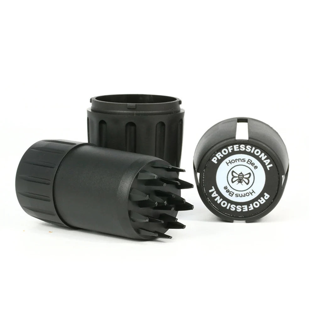 1/12Packs Wine Barrel Shaped Tobacco Grinder Plastic Herb Storage Jar Portable 45*80mm Manual Herb Crusher Smoking Accessories Good Vibrations