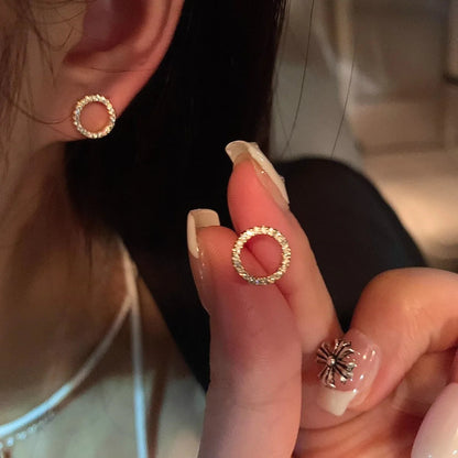 New simple round earrings with super flashy elegant and light luxury design, classic and versatile. Good Vibrations