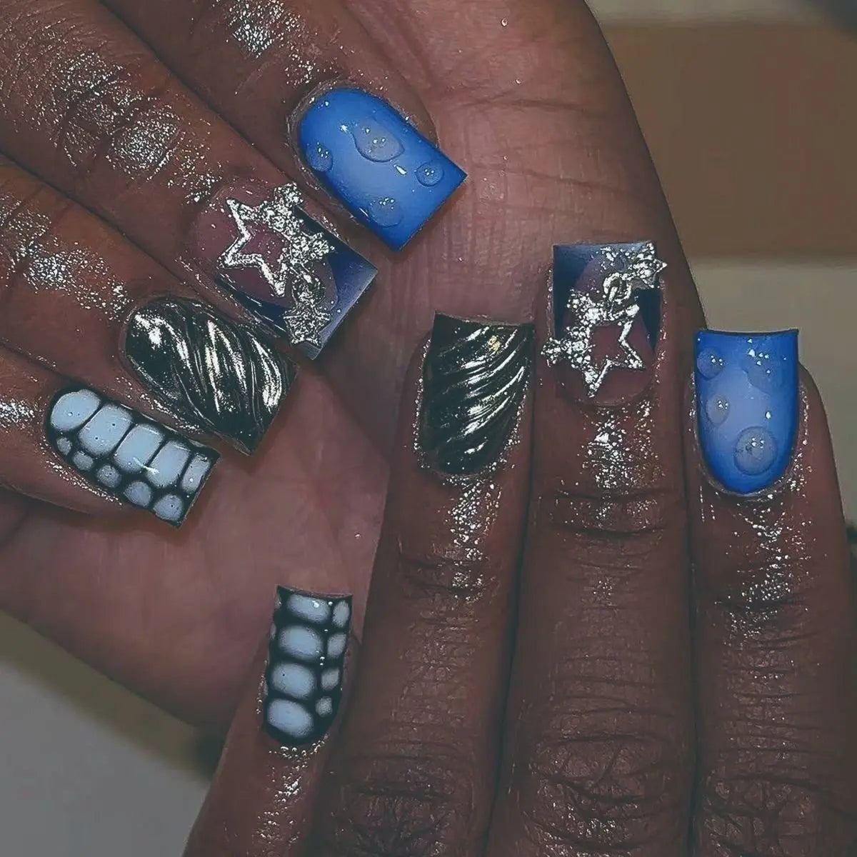 24pcs Short Fake Nails 3D Wave Sliver Star Design Blue French Press on Nails for Girls Full Cover Wearable Short False Nail Tips Good Vibrations