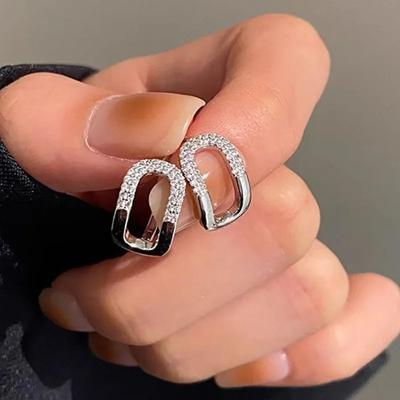 2026 New European and American Simple Geometric Ear Buckle Women's Fashion Personality Compact Half Circle Zircon Jewelry Good Vibrations