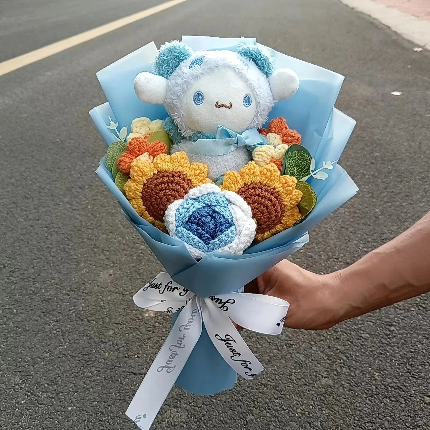 Hug bucket Hello Kitty Kuromi Cinnamoroll Plush bouquet  Handmade Knitting Sunflower Rose Flower Valentine's Day Birthday Gift Good Vibrations