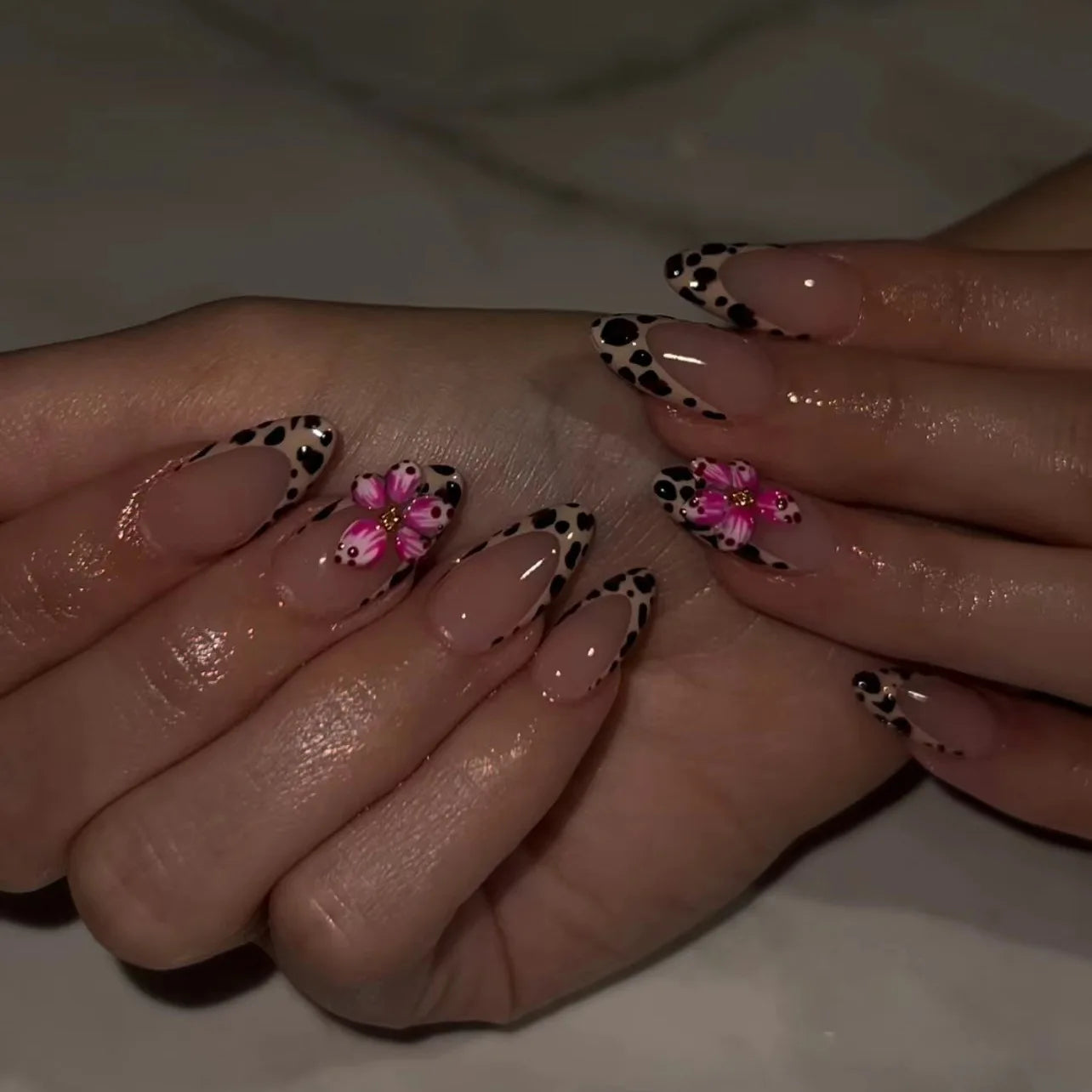 Black Leopard Print Light Yellow French Red Flowers Fake Nails Fashion Detachable Finished False Nails Press on Nails with Glue Good Vibrations