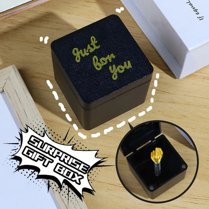 Christmas Interesting Prank Gift Middle Finger in Box Christmas Box Funny Creative Gifts Office Desk Decoration Home Decoration Good Vibrations