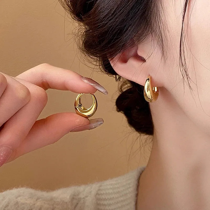 Punk Oval Hoop Earrings with Geometric Ear Buckle Minimalist U-Shaped Design for Daily Wear Fashionable Metal Accessory Good Vibrations
