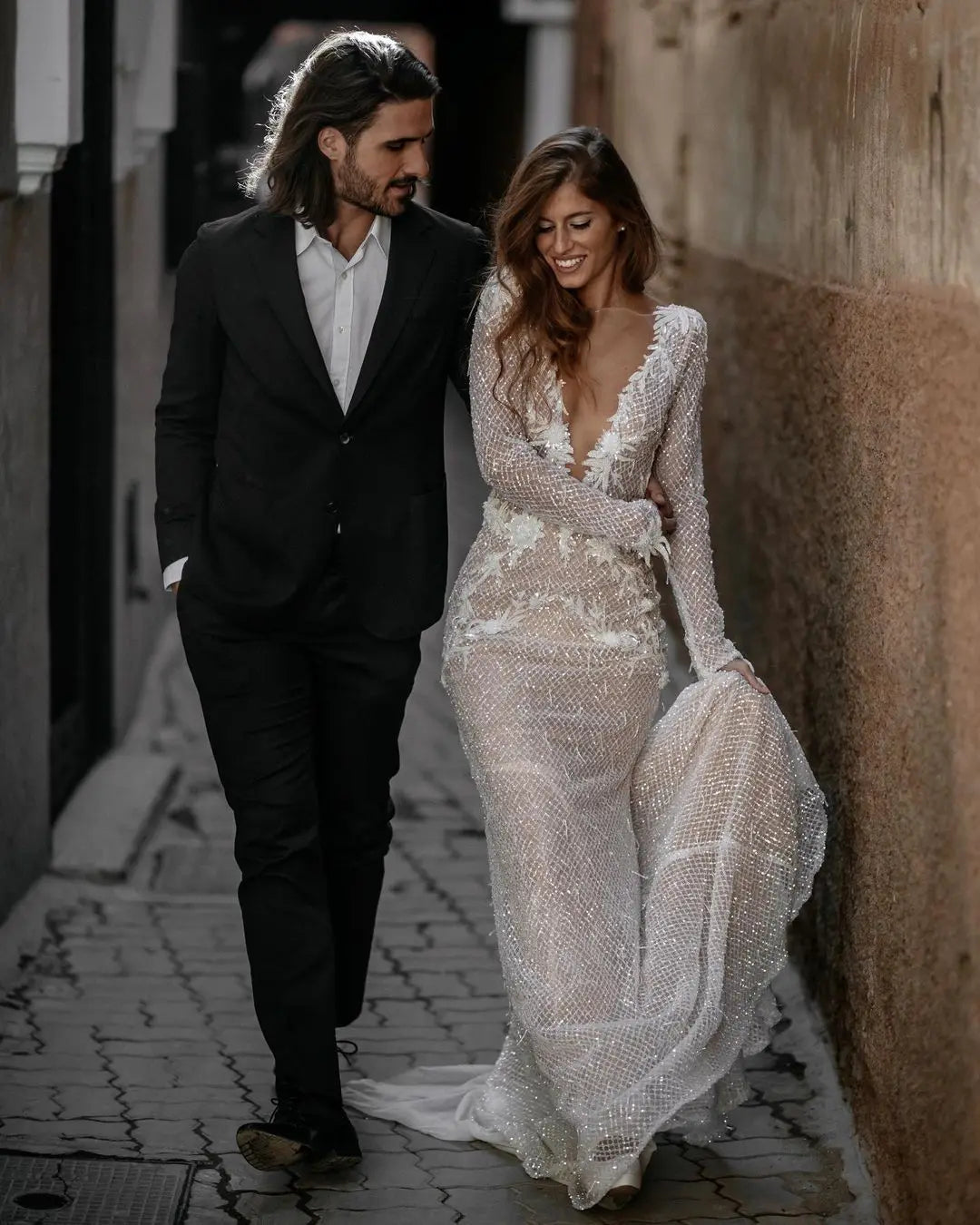 FATAPAESE Customized Wedding Dress Gorgeous Hollow Lace V-Neck Appliques Dresses Sexy Open-Back Summer Beach Party Bridal Gown Good Vibrations