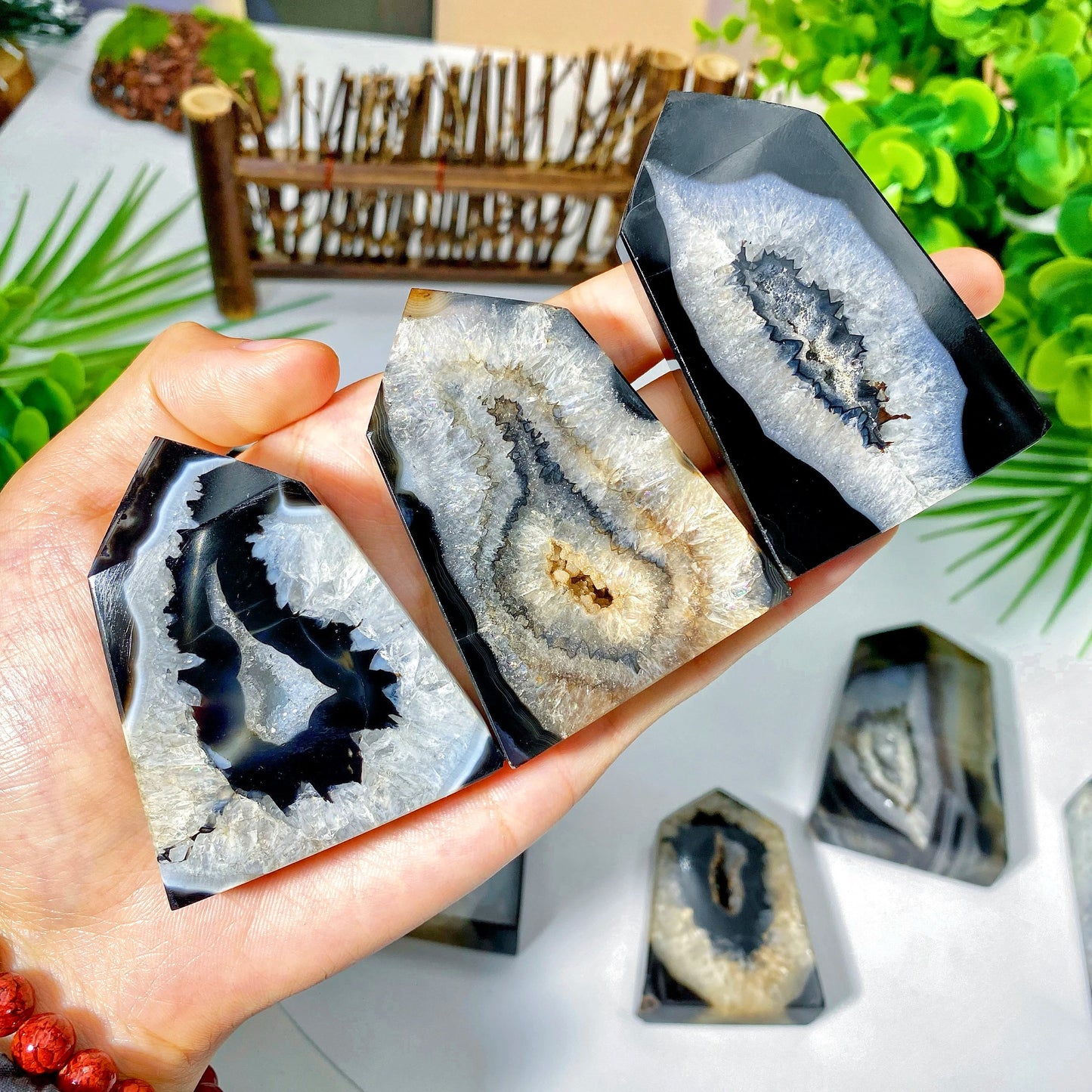 1PC Random High Quality Black Sardonyx Geode Agate Point,Natural Crystal Point,Home Decoration,Glitter,Christmas Gift Good Vibrations