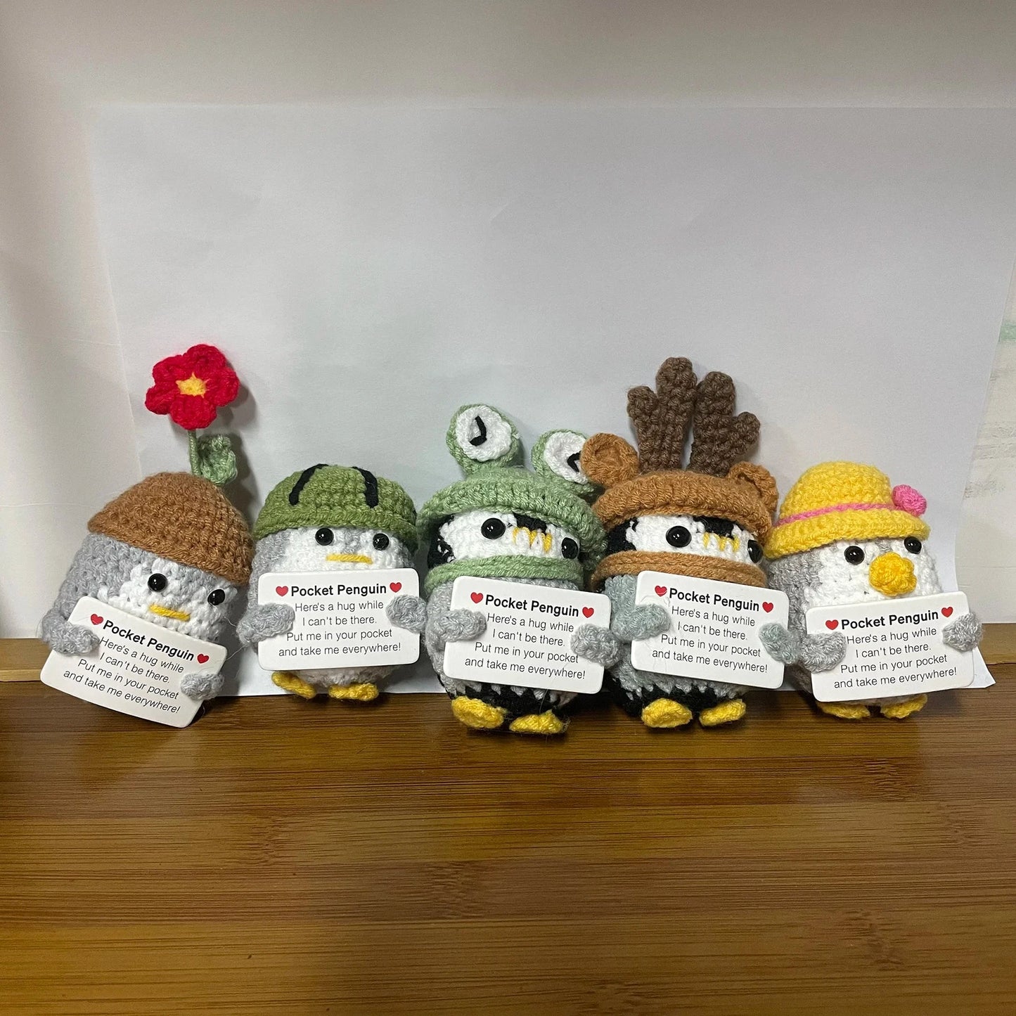 Crochet Energy Penguin Hug Pocket Mini Hand-woven Plush Wool Knitting Doll with Card Funny Christams Gift Home Room Decoration Good Vibrations