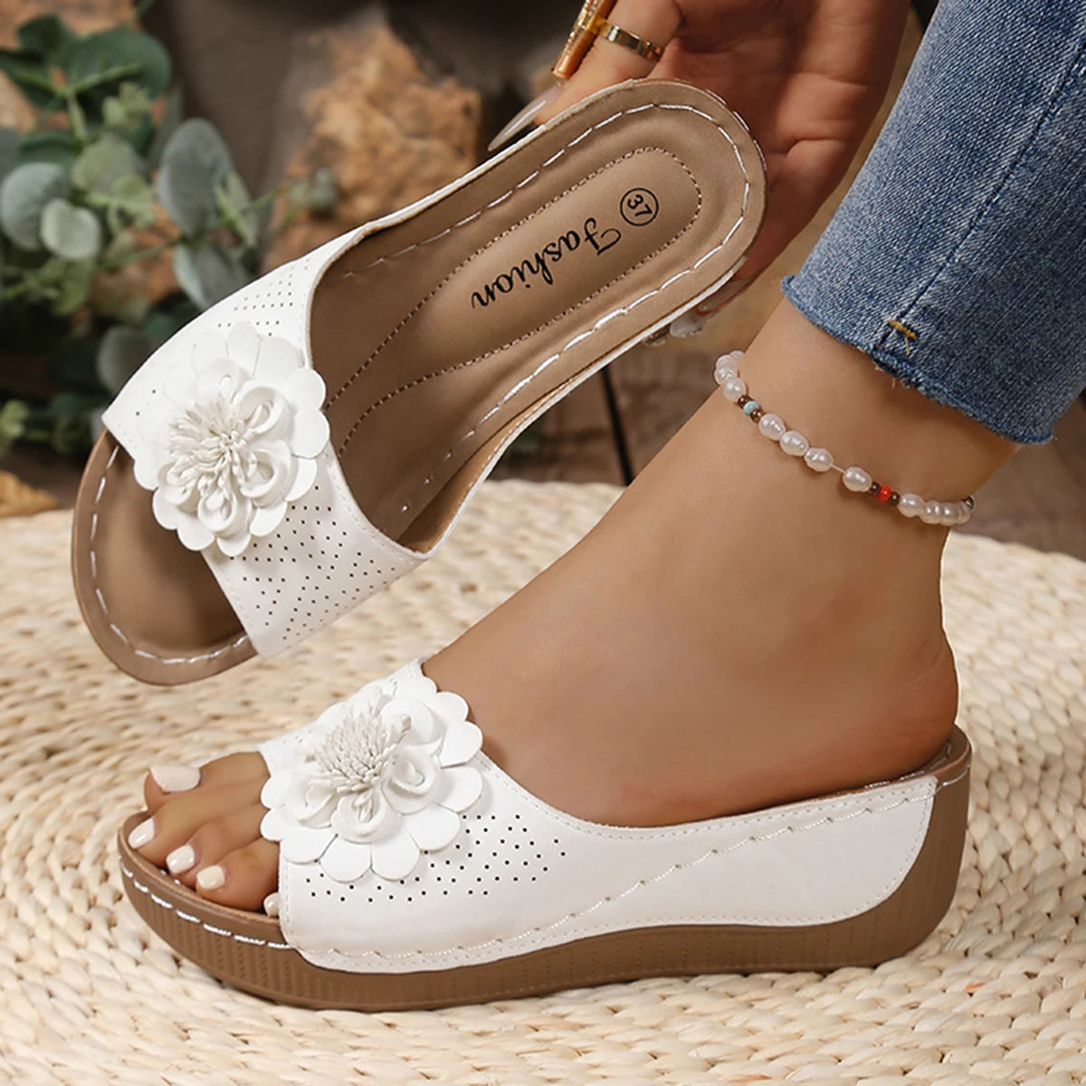 Retro Flower Decor Wedge Slippers Woman 2025 Summer Thick Bottom Platform Sandals Women Anti Slip Beach Shoes Outdoor Slides Good Vibrations