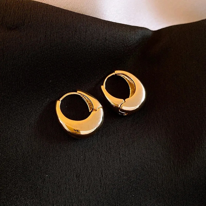 Punk Oval Hoop Earrings with Geometric Ear Buckle Minimalist U-Shaped Design for Daily Wear Fashionable Metal Accessory Good Vibrations