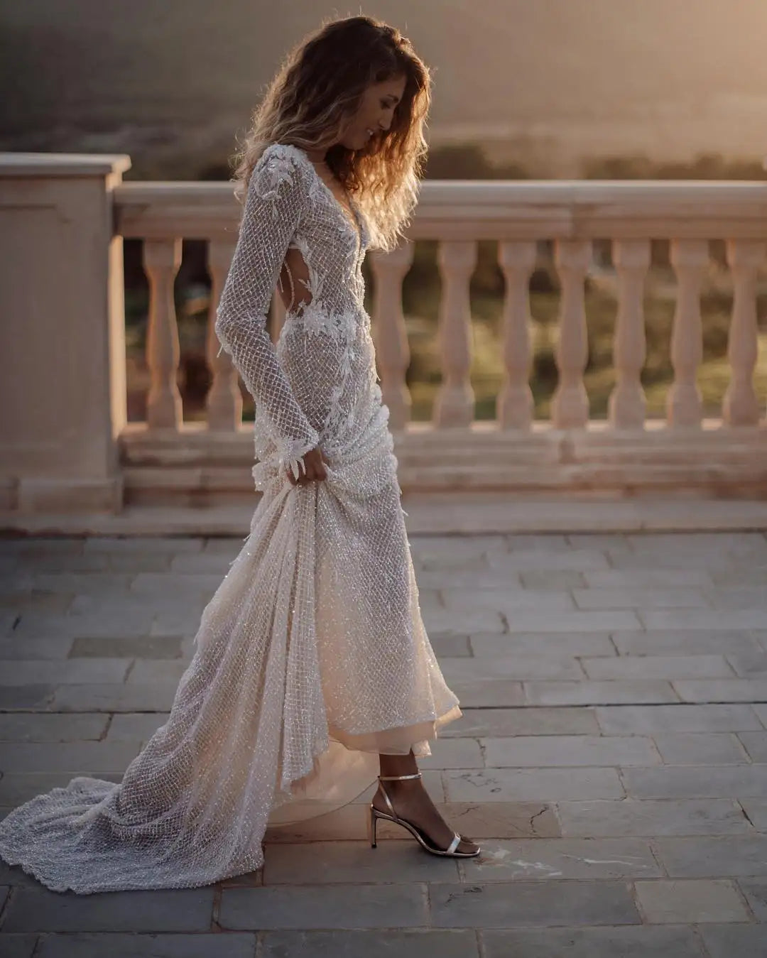FATAPAESE Customized Wedding Dress Gorgeous Hollow Lace V-Neck Appliques Dresses Sexy Open-Back Summer Beach Party Bridal Gown Good Vibrations